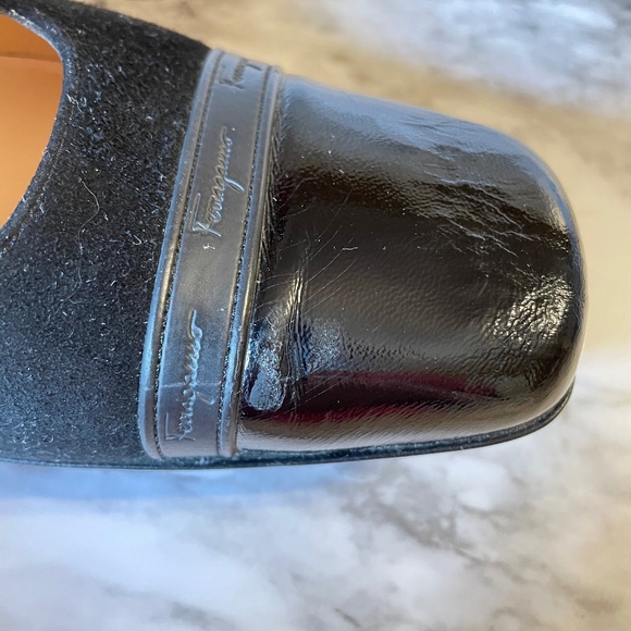 SALVATORE FERRAGAMO BOUTIQUE Black Suede & Patent Leather Pumps 8A - Picture 7 of 11
